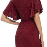 VESTIDO DE COCTEL COLOR VINO FRUNCIDO CON CUELLO EN V