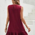 VESTIDO SIN MANGAS CON DOBLADILLO DE VOLANTES COLOR VINO